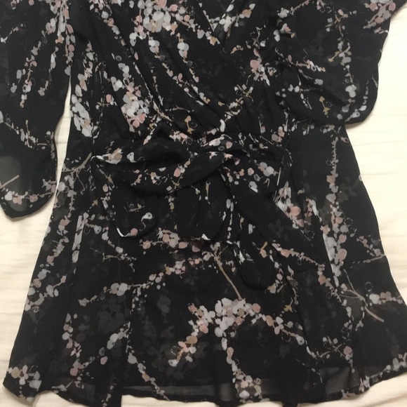 Express Floral Blouse - Picture 2 of 2